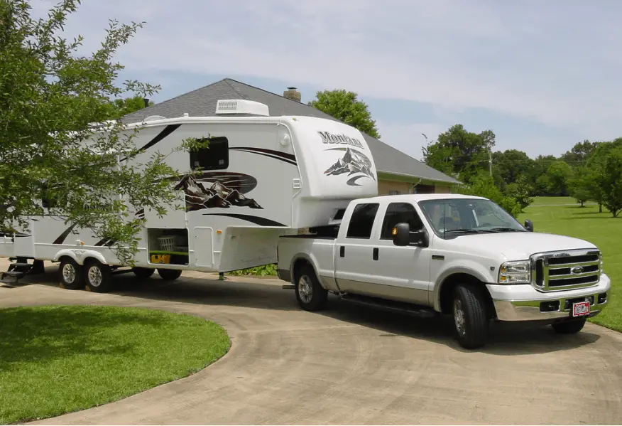 How much is the average cost of a fifth wheel