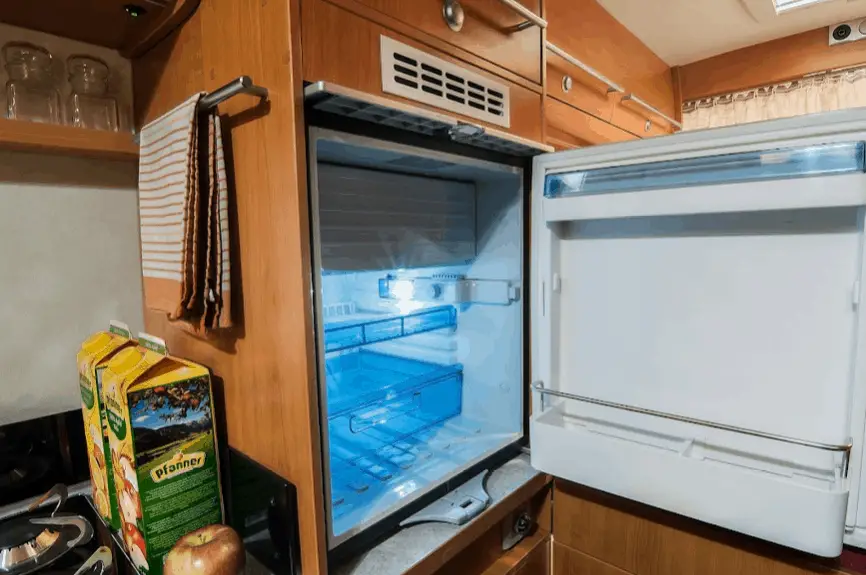 How many amps does an RV refrigerator draw