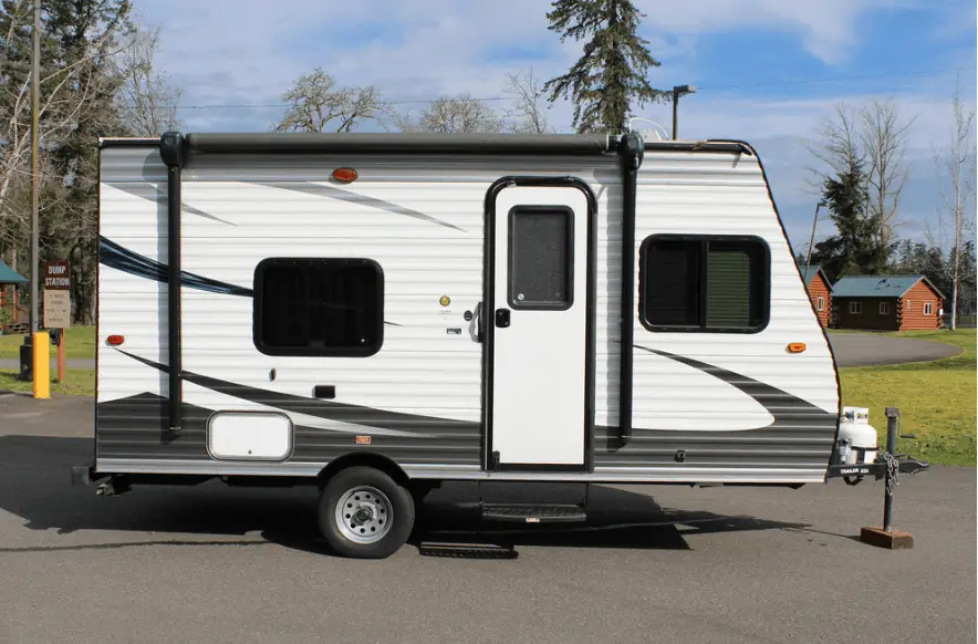 travel trailer with generator