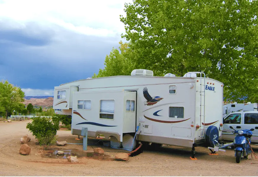 Is fifth wheel a travel trailer ?