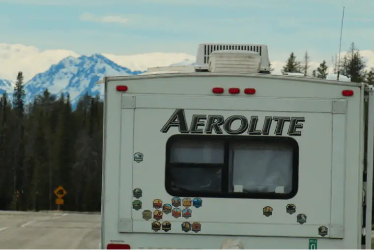 a roof mounted ac on rv