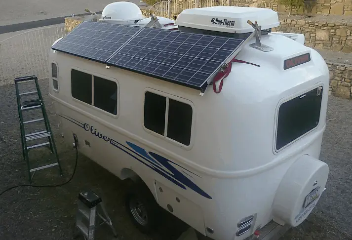 solar panels placed on rv