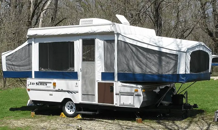 pop up camper leveled using leveling blocks