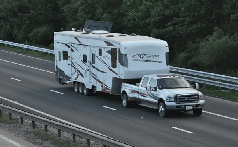 How To Choose Best Truck For Towing A Fifth Wheel (Helpful Guide)
